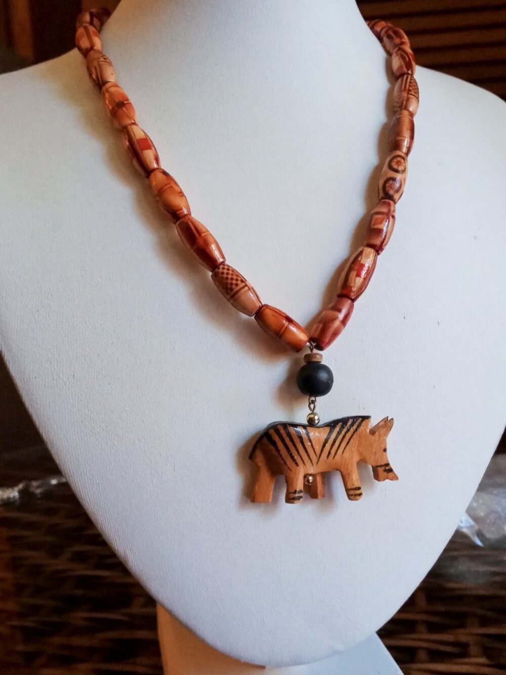 🦓Vintage Hand Carved Wood Zebra Pendant Necklace African Safari Boho Beaded🦓